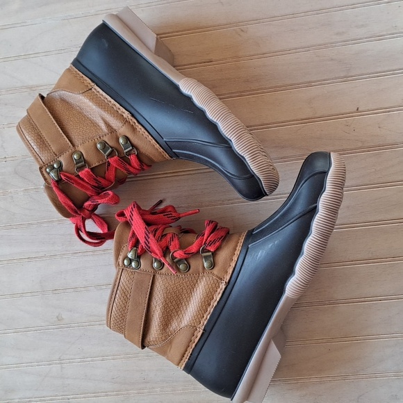 Maurices Shoes - Maurices Jade Side Buckle Lace Up Duck Boot Red Lace Rainboots